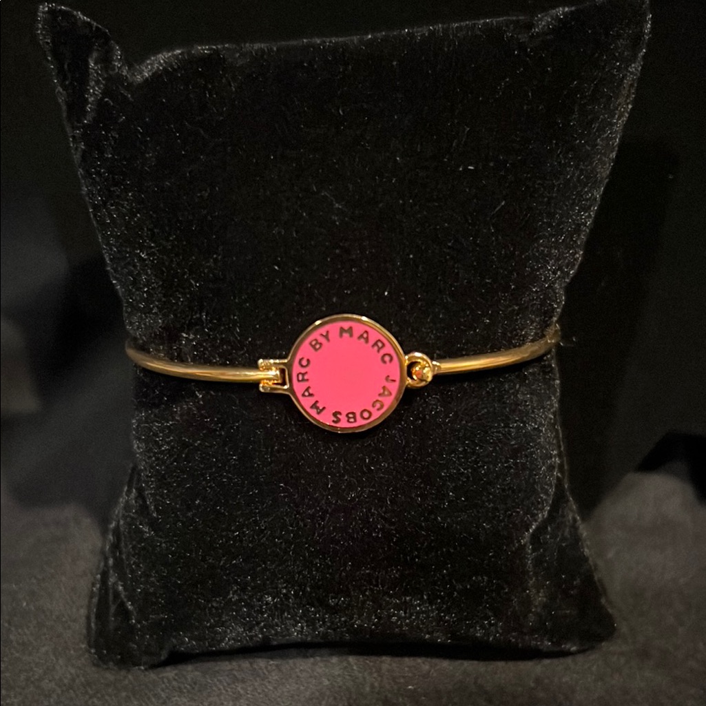 Nwotmarc Jacobs Gold And Pink Hing Bracelet 40$